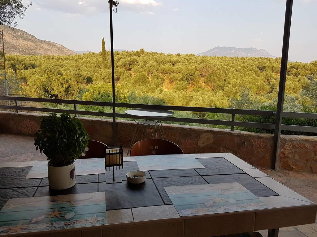 Sunny Holiday Home Каламата Экстерьер фото