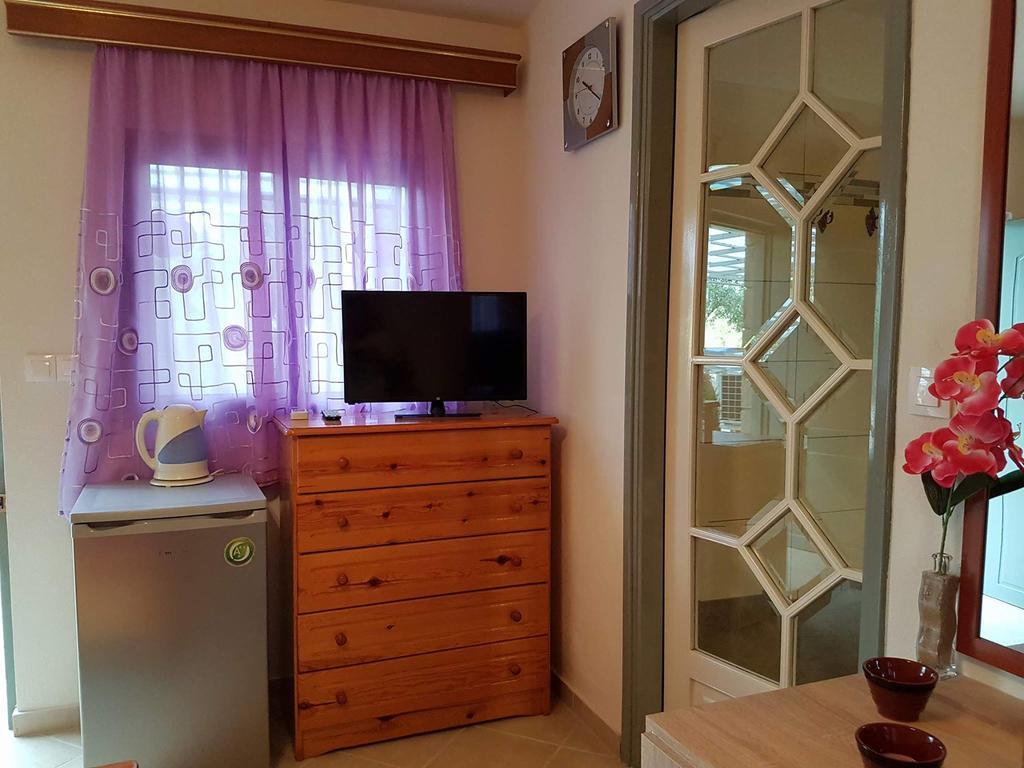 Sunny Holiday Home Каламата Экстерьер фото